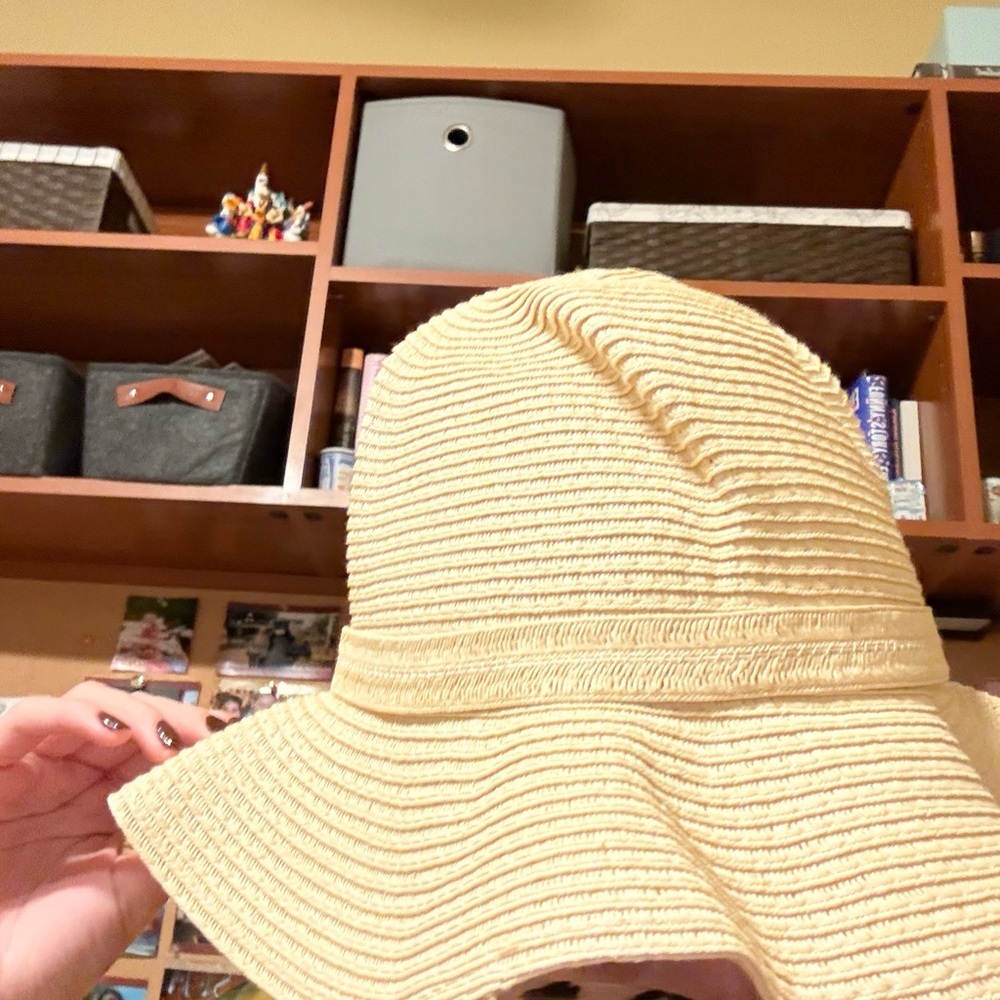 Stylish Cream Sun Hat - Picture 3 of 3